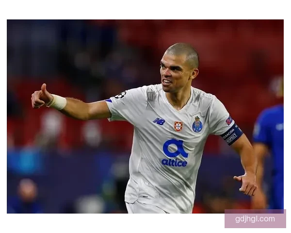 官方：葡萄牙体育签下皇马17岁中场保罗-雅各